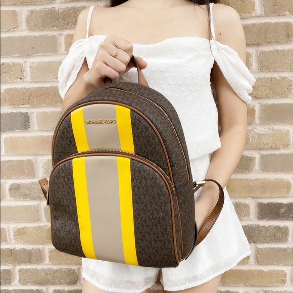 Gaby’sBags👜💕NWT Michael Kors Backpack Brown - Picture 2 of 4